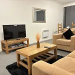 Reading City Centre Spacious High End 1-Bedroom Flat Long Term Stays