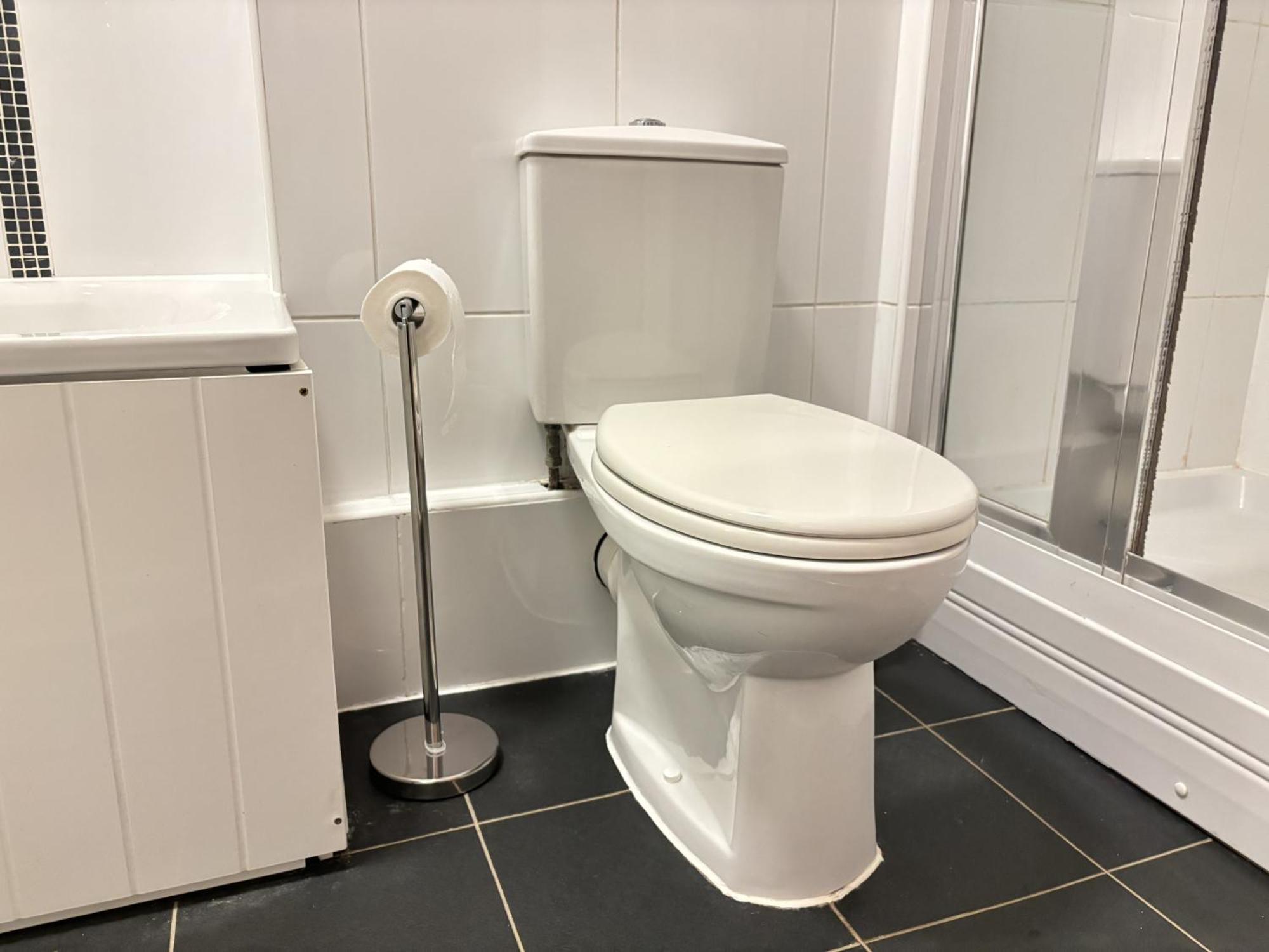 Centre Spacious High End 1-bedroom Flat Long Term * Reading